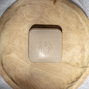 photo of a Juju bar on a circular wooden tray
