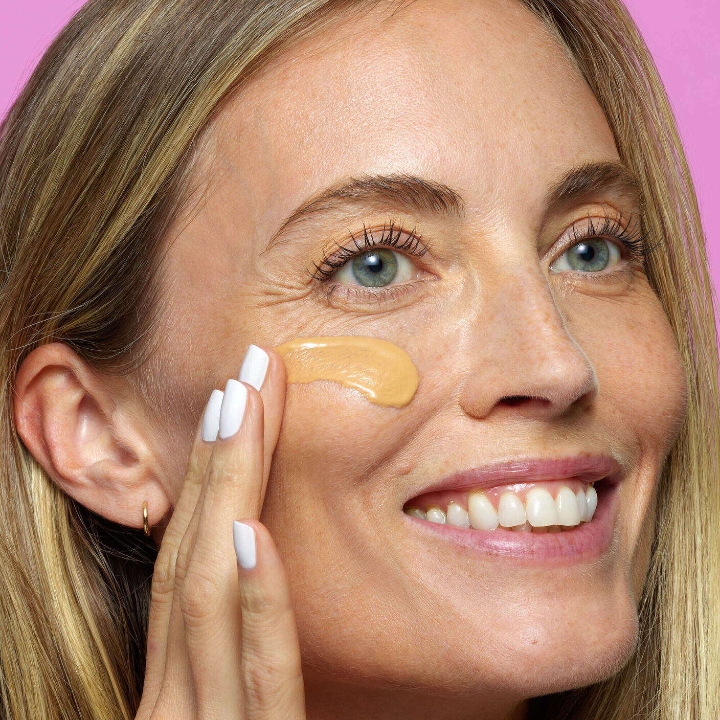 Umbra Tinte Mineral Cream smear on the side of womans face.